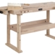 Holzwerkbank mit Zwingen und Werkstücken, ideal für Heimwerker und Profis.
