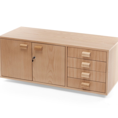 Hochwertiges Holzrollgerüst mit Schubladen und Schrank für Werkstatt oder Lager.