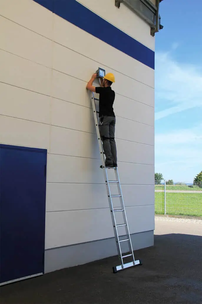 Günzburger Steigtechnik Anlegeleiter SprossenSafe R13 mit Standard-Traverse
