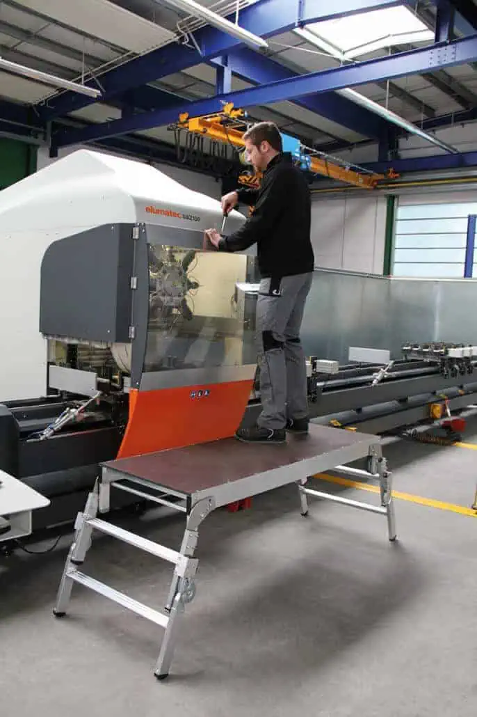 Günzburger Steigtechnik ML Maschinenpodest höhenverstellbar-1