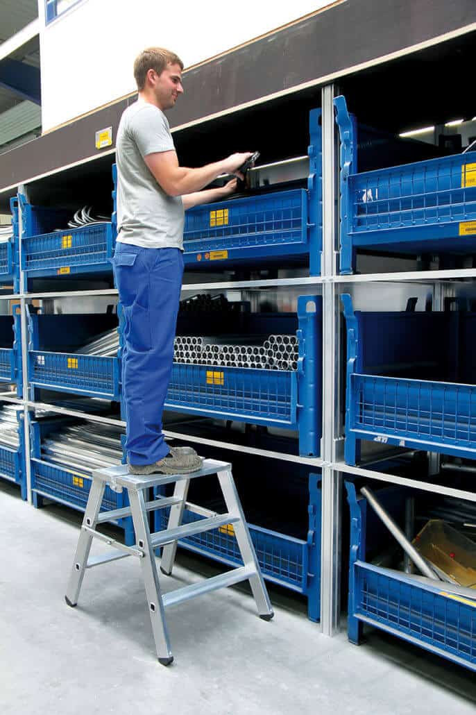 Günzburger Steigtechnik Stufen-Stehpodest beidseitig begehbar | klappbar-1